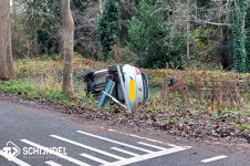 Auto in de sloot Martemanshurk