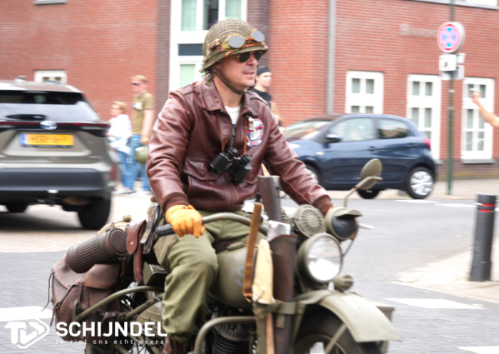 Historisch militair konvooi in Meierijstad (fotoboek)