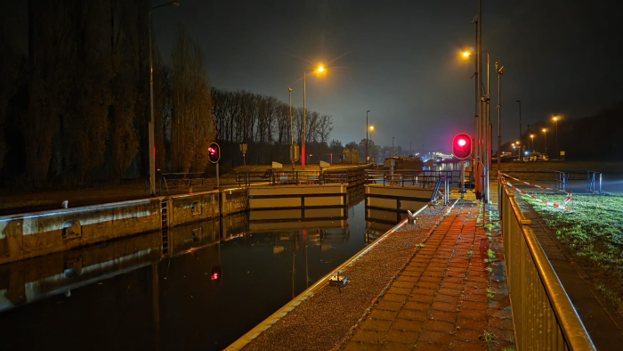 Sluis Schijndel nog twee weken gestremd vanwege aanvaring