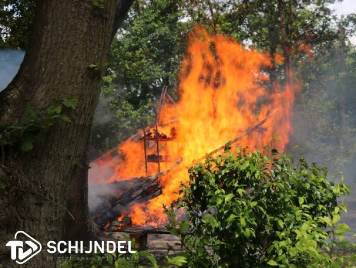 Bijgebouw Heempark door brand verwoest (video)