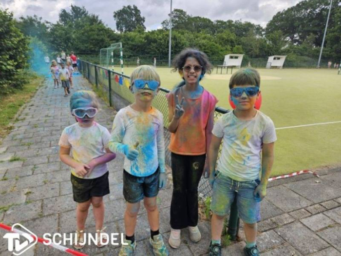 Kleurrijke Color Run Sportstuif (video en fotoboek)