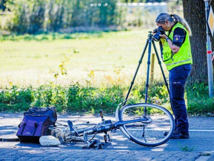Fietser (83) overleden na aanrijding Eerdsebaan