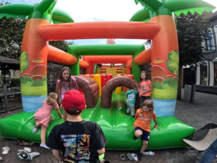 Druk bezochte Kinderboulevard in het centrum