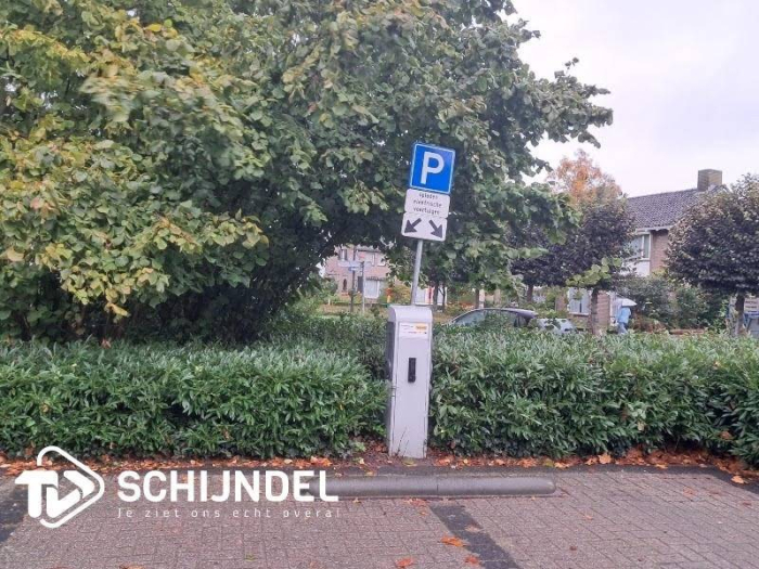 Valse QR-sticker ontdekt op openbare laadpaal