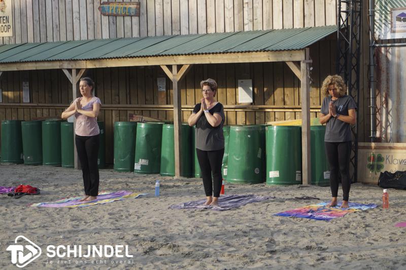 Beachyoga1